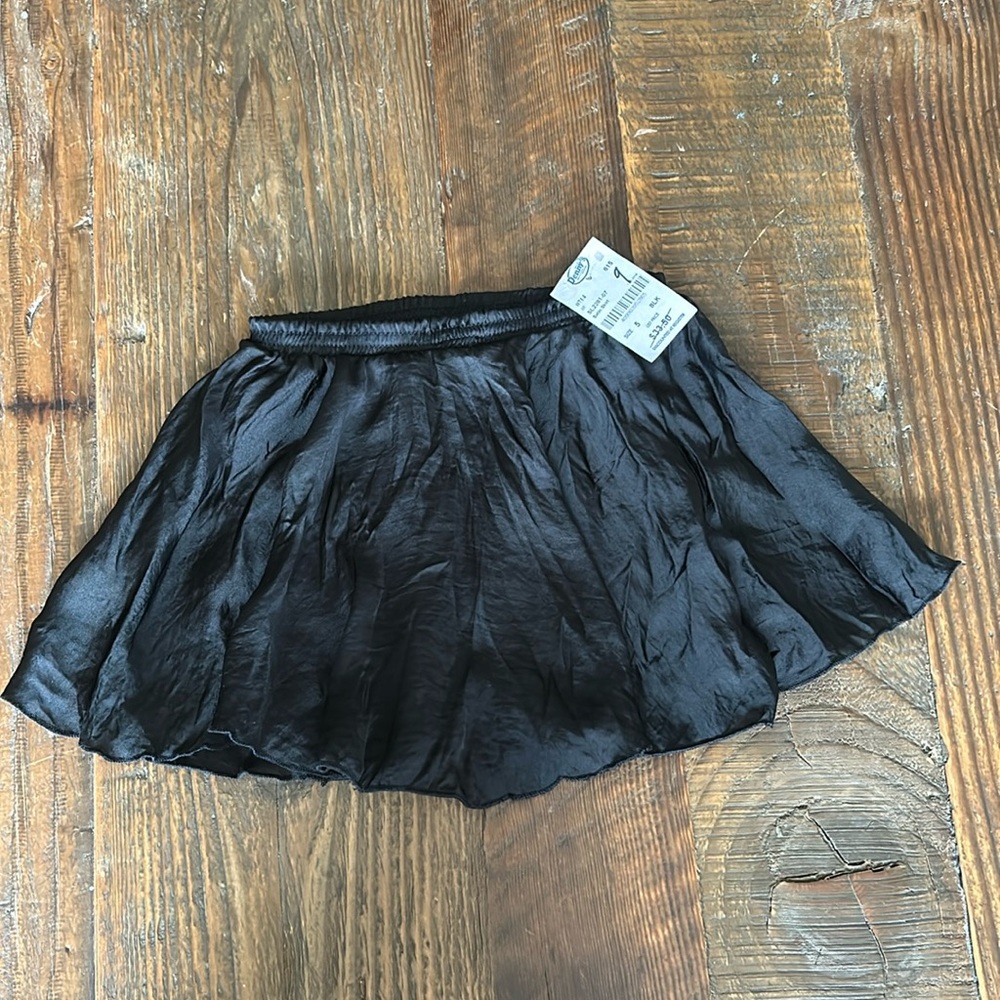 Sofi Black girl’s skirt size 5 NWT